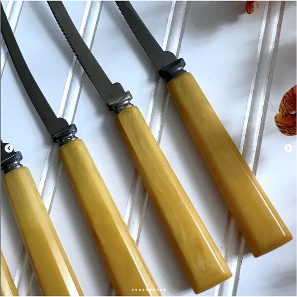 Vintage Butterscotch Bakelite Stainless Steel Flatware Knives Serrated Knife x10 - Picture 9 of 10